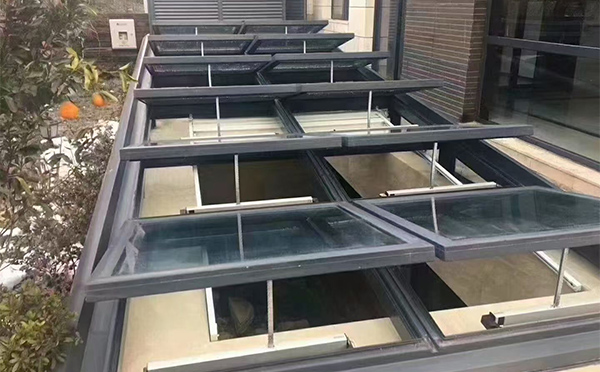 某轨道交通车辆维修车间礼县排烟窗应用